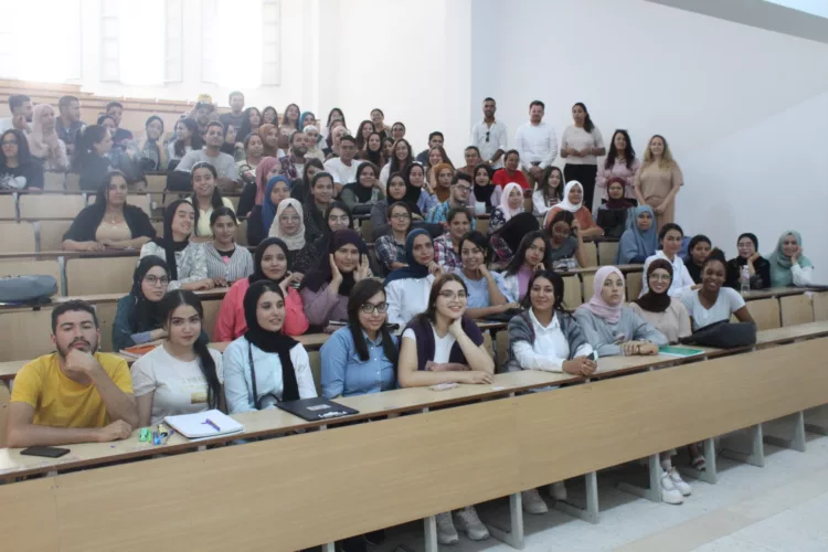 Tunesische Pflegefachkräfte in einer Schulung